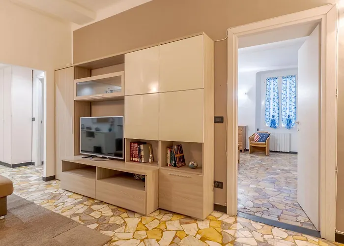 Porto Antico Functional & Roomy Flat