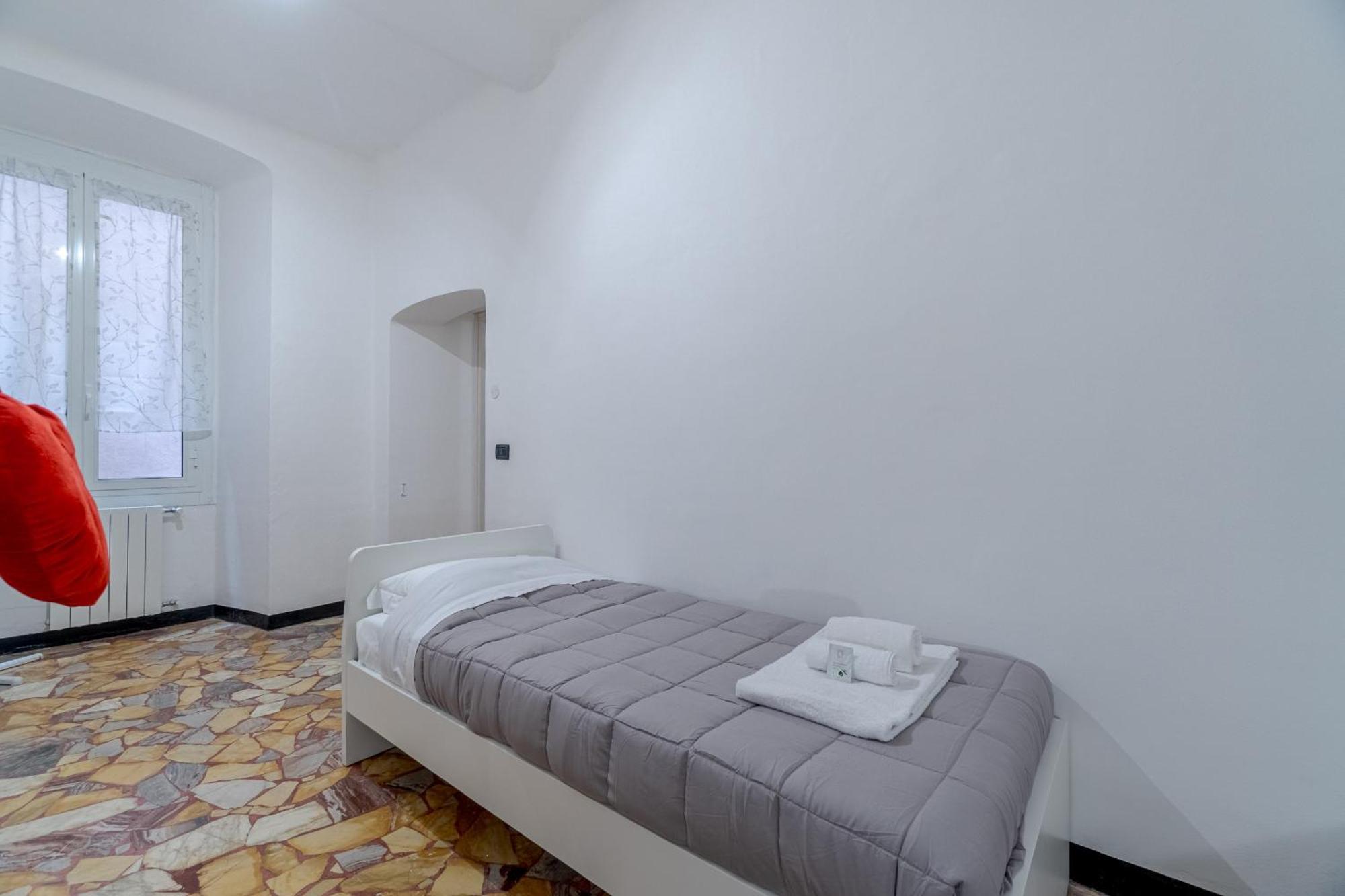 Porto Antico Functional & Roomy Flat