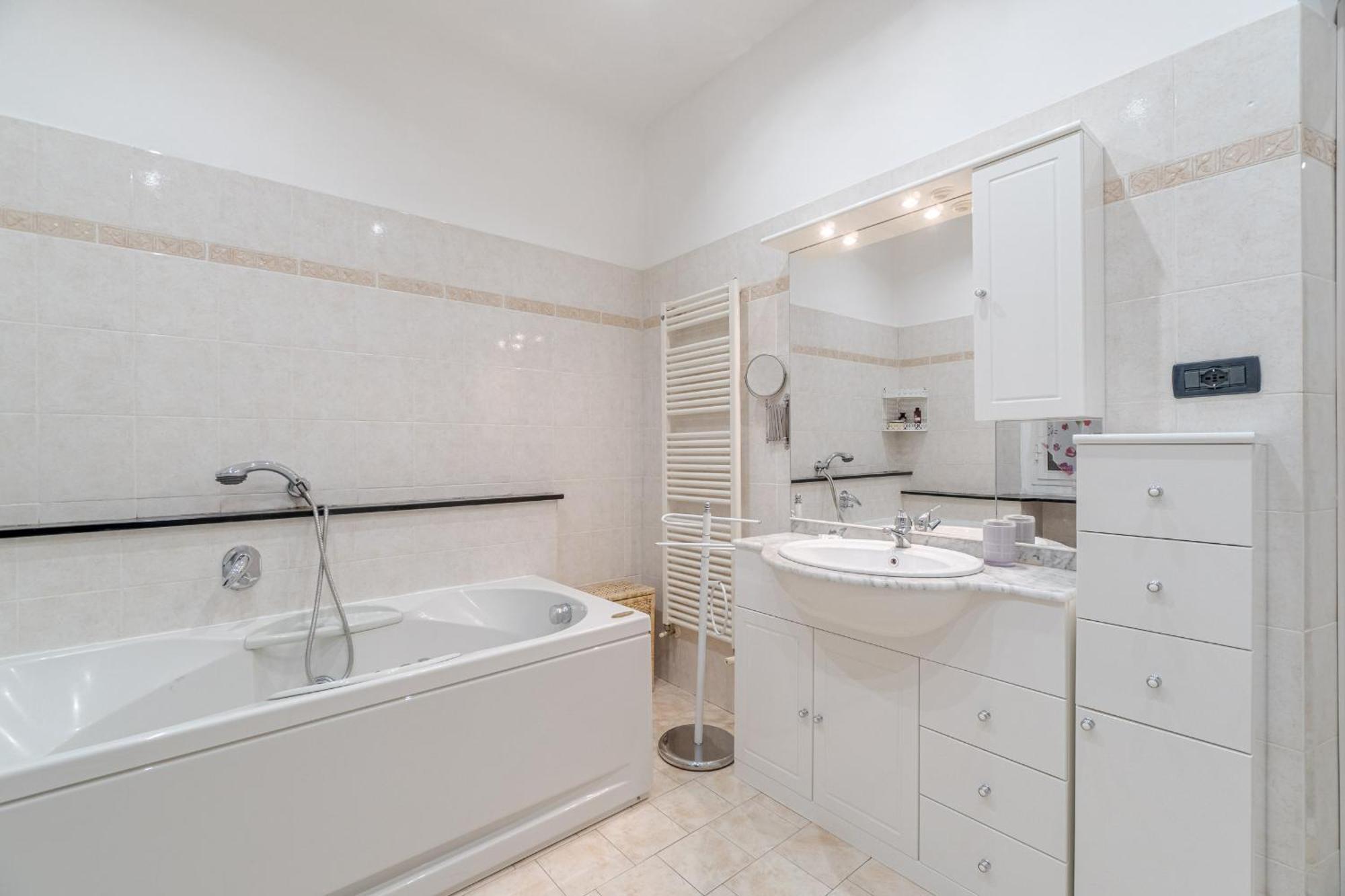 Apartment Porto Antico Functional & Roomy Flat
