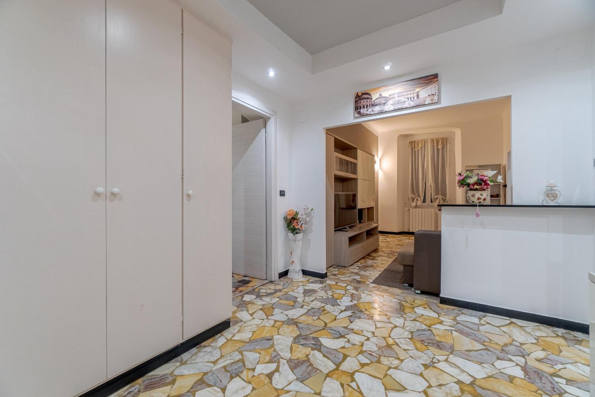 Porto Antico Functional & Roomy Flat *