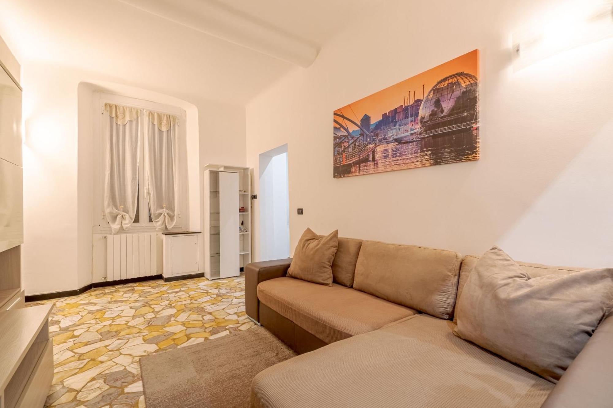 Porto Antico Functional & Roomy Flat *